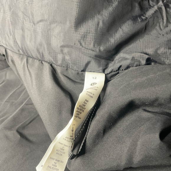 LULULEMON 3 - 1 INSULATED RAIN COAT NWT $498.00 RETAIL BLACK SZ 12 VERY OVERSIZE - Picture 14 of 14